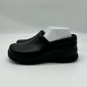 Klogs Footwear Slip-Resistant Non-Marking Black Clogs